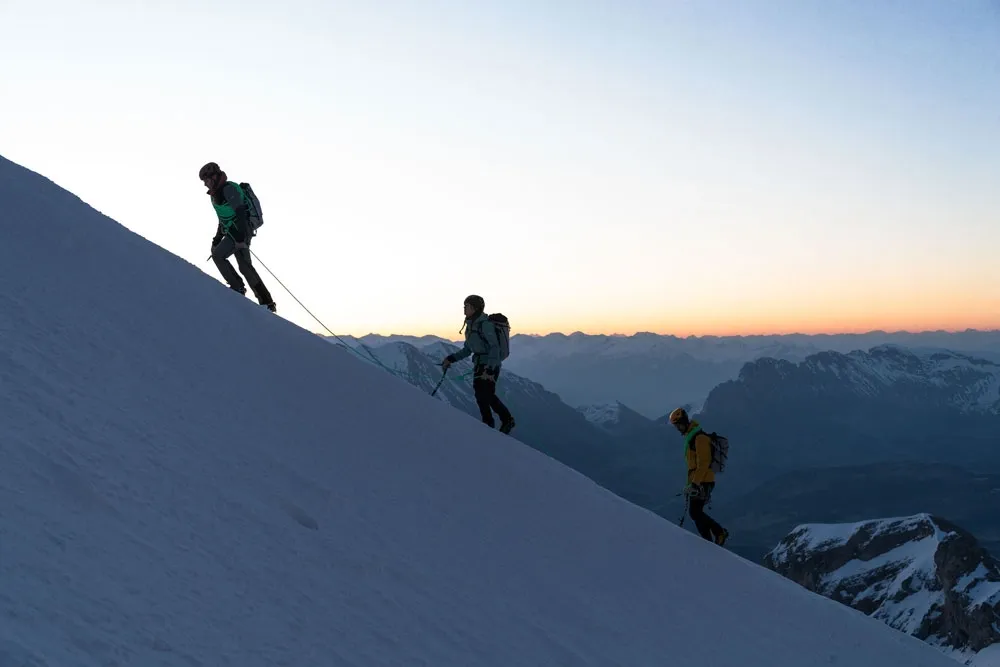 Outdoor Imagebild - drei Personen im Freien in den Bergen