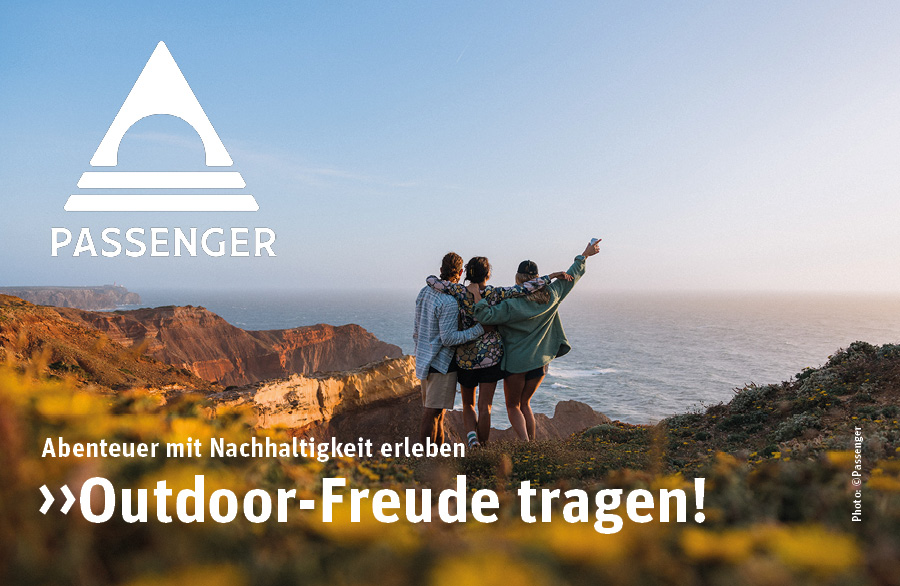 Passenger Bekleidung Imagebild - drei Personen im Freien auf einem Berg