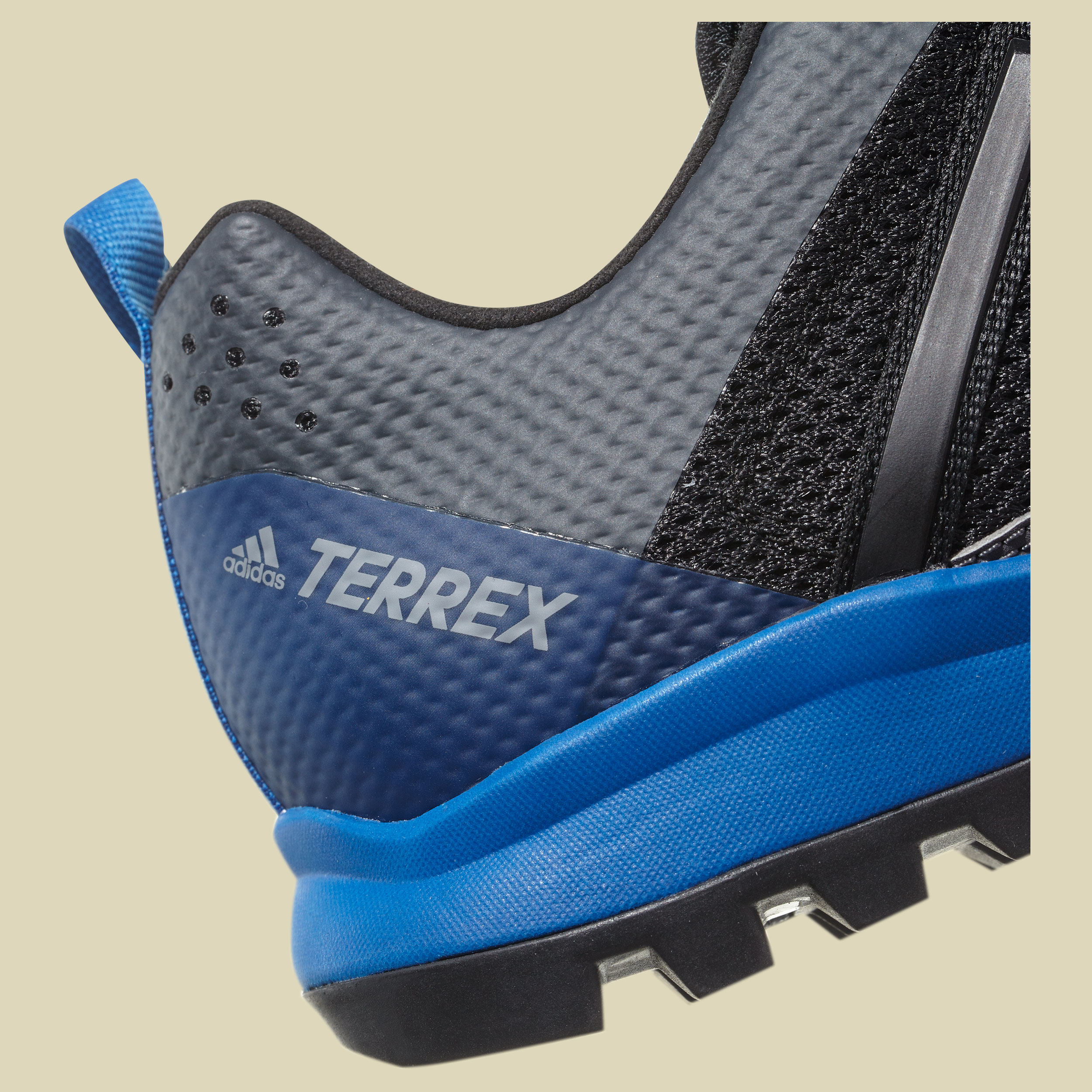 Terrex Solo Men Größe UK 9,5 Farbe core black/core black/blue beauty