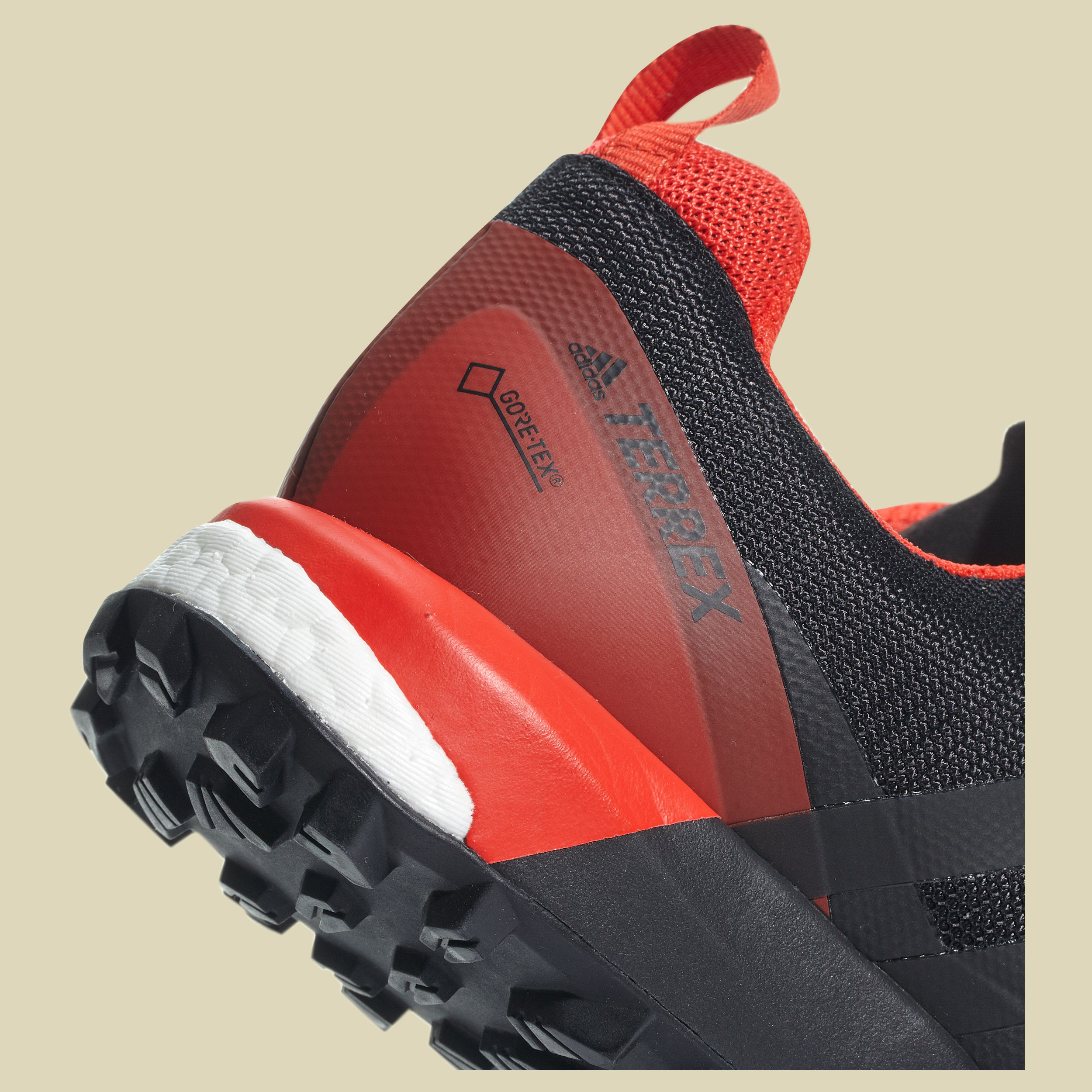 Terrex Agravic GTX Men  Größe UK 7,5 Farbe core black/carbon/hires red