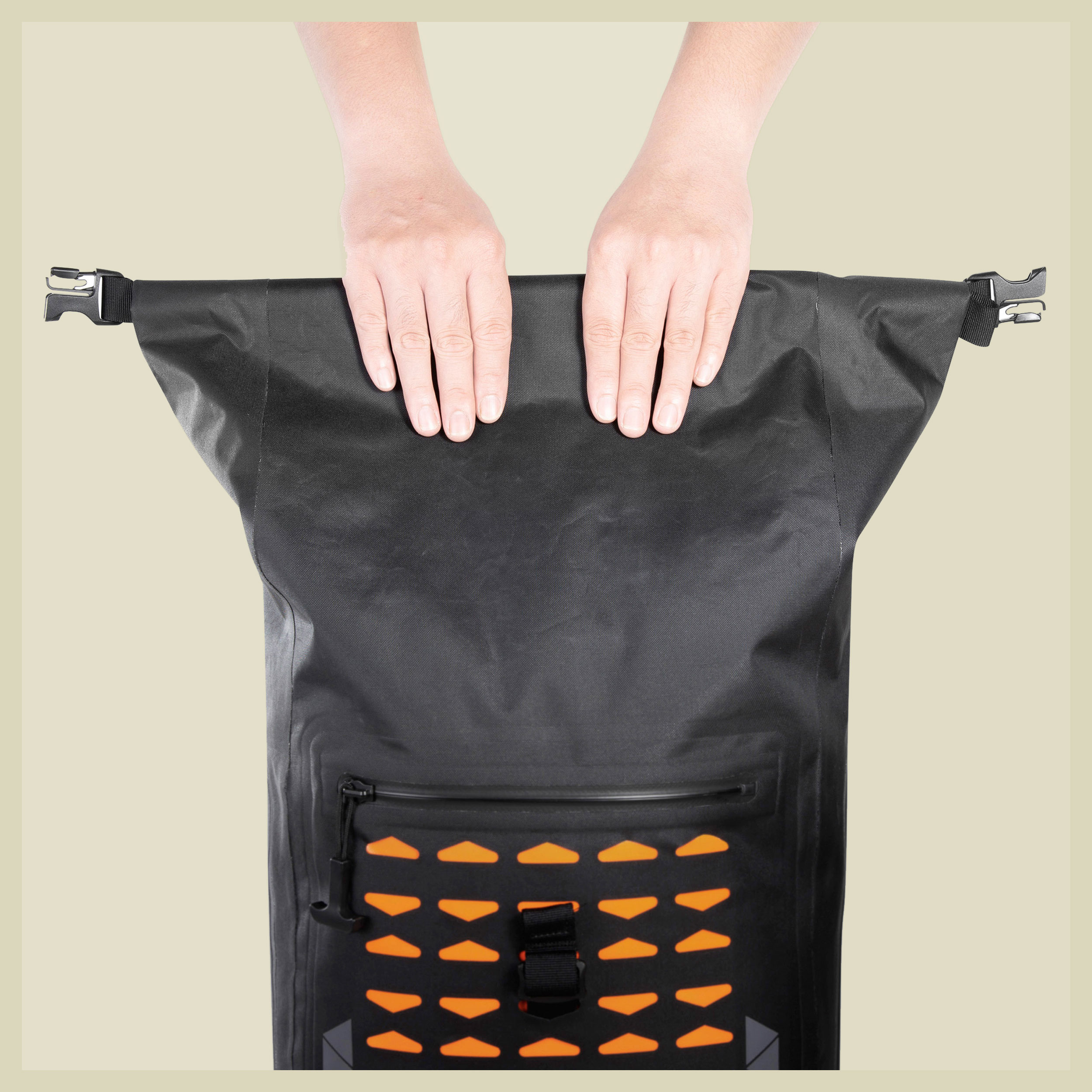 Commuter Rolltop 30 WP 30 schwarz - black