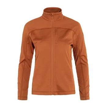 orangefarbene Fleecejacke auf weißem Hintergrund