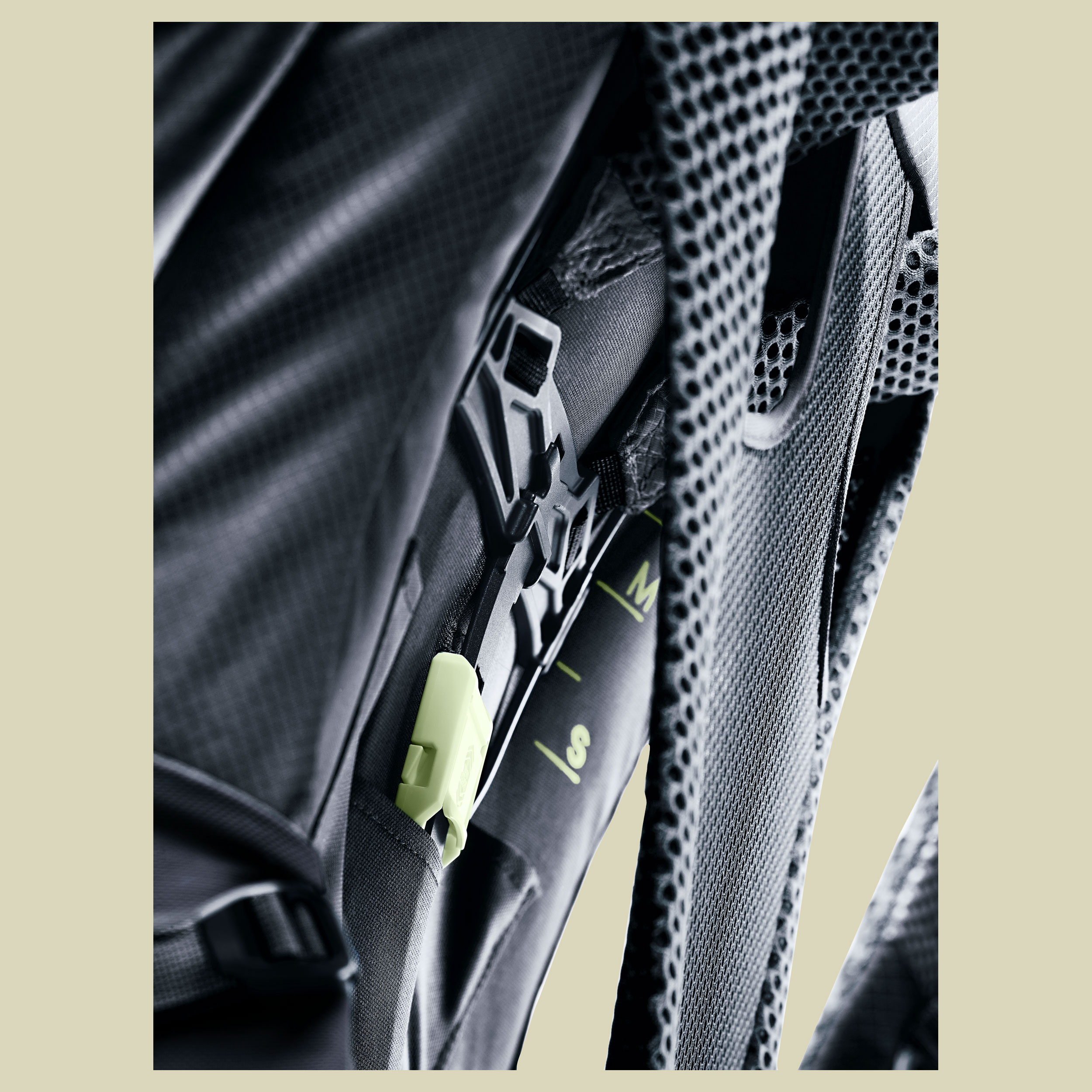 Futura Pro 32 32 schwarz