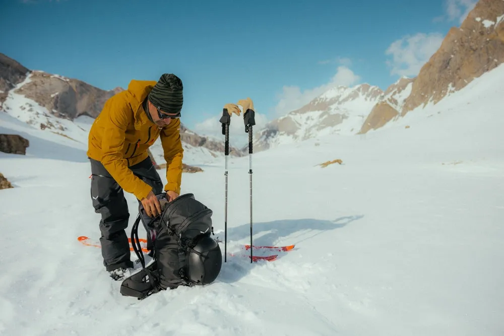 Outdoor Imagebild - Person im Gebirge mit Schnee