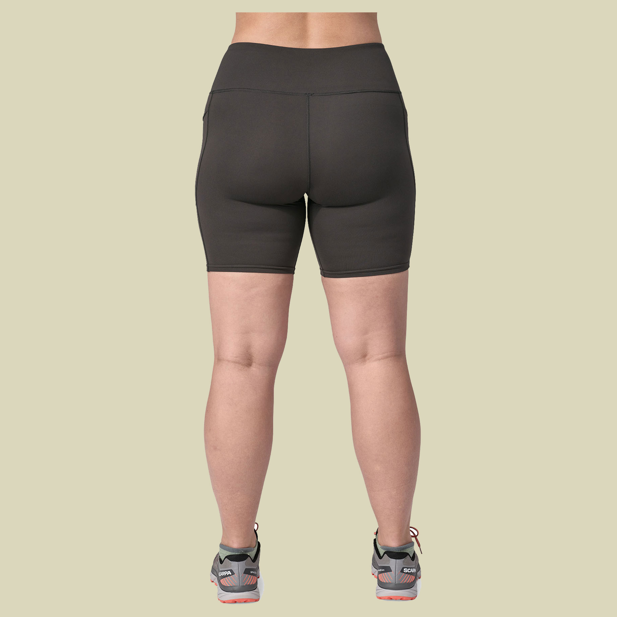 Maipo Shorts -8" Women M schwarz - black