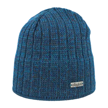 blaue Strickmütze auf weißem Hintergrund