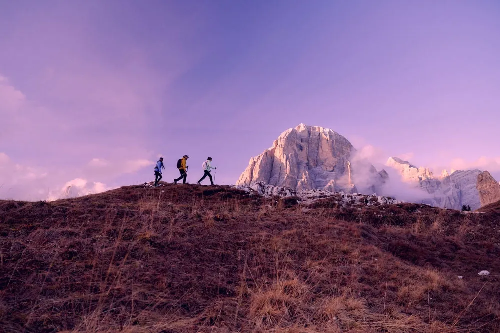 Outdoor Imagebild - drei Personen im Freien in den Bergen