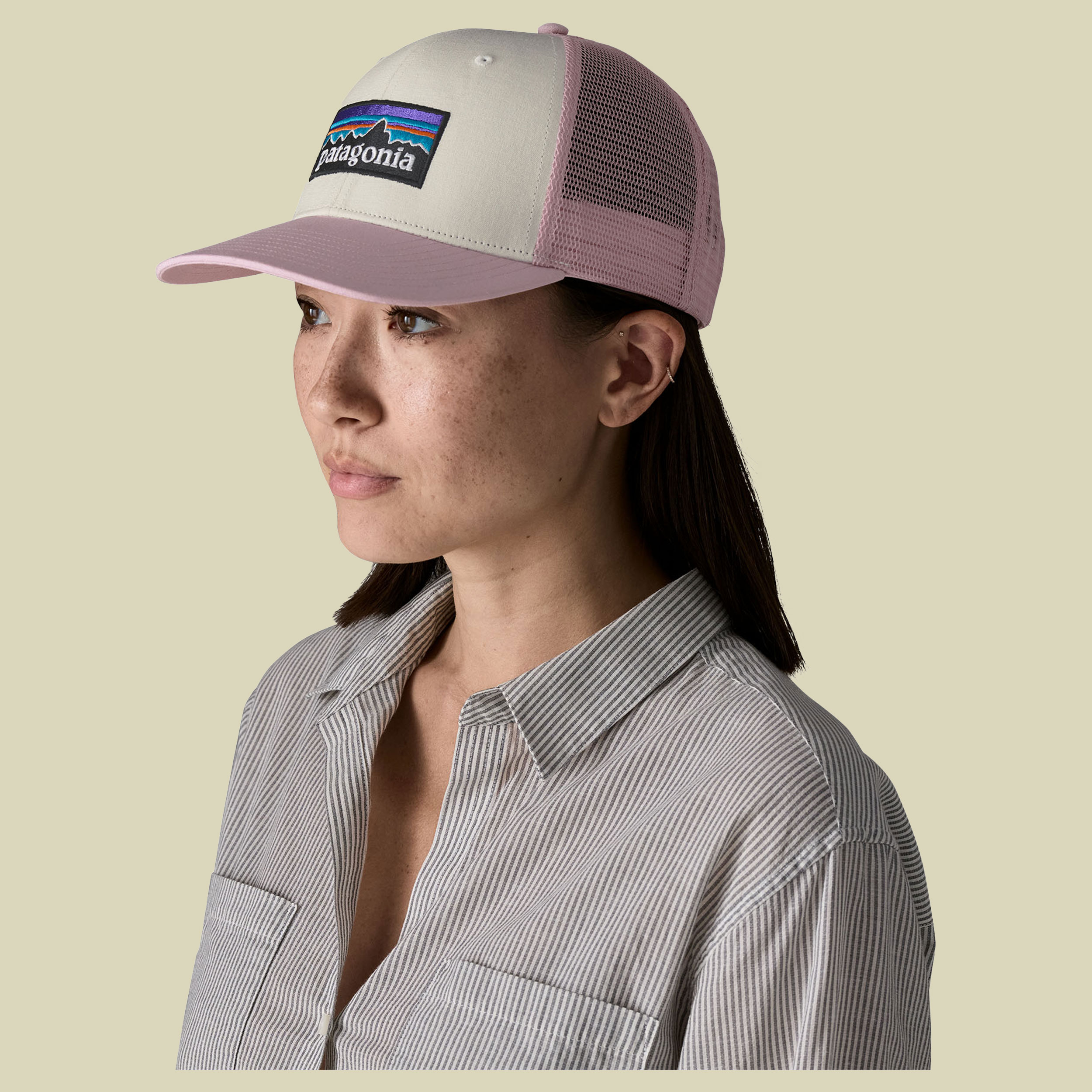 P-6 Logo Trucker Hat mehrfarbig II one size - white w/quiet violet